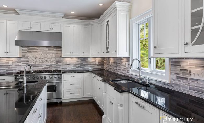 Backsplash Ideas For White Cabinets and Granite Countertops