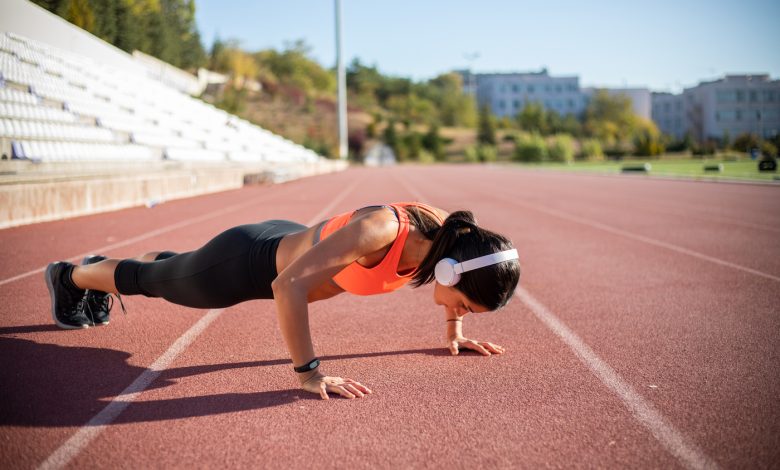 The Iranian Half-Moon Push-Up Hits Your Core Muscles the Hardest