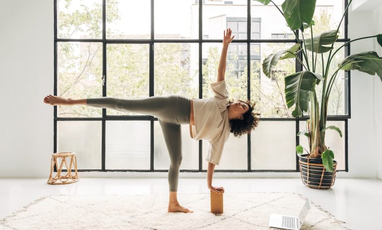 Been Feeling Weighed Down? Here’s How To Reach for the Stars With Yoga’s Half Moon Pose