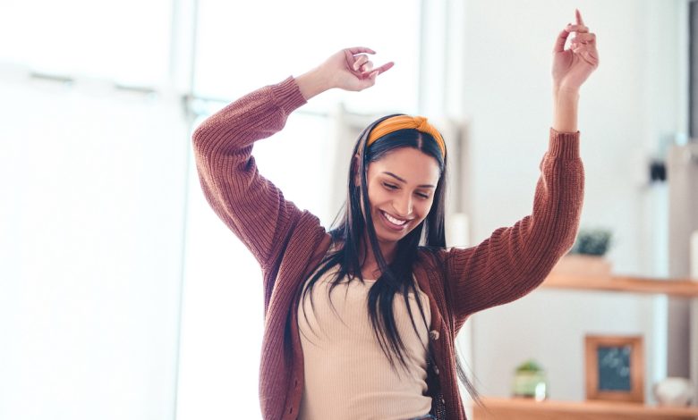 You Don’t Need Rhythm To Reap the Mood-Boosting and Heart-Healthy Benefits of These Beginner Dance Cardio Classes