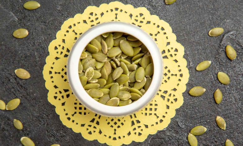 Raw or roasted pumpkin seeds