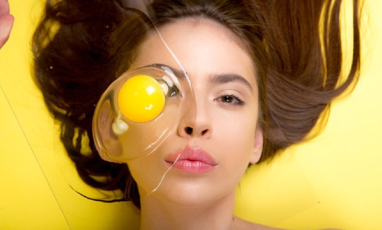 5 surprising benefits of eggs for skin — and 3 ways to use them