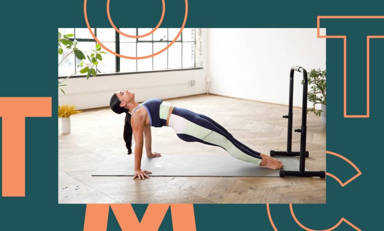 This 20-Minute Classic Barre Workout Works Your Arms, Abs, Glutes, and More