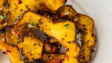 Roasted acorn squash served on a white plater.