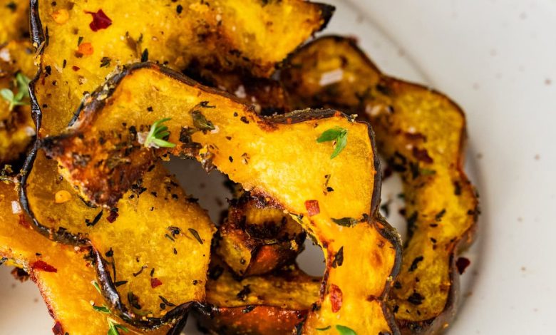 Roasted acorn squash served on a white plater.