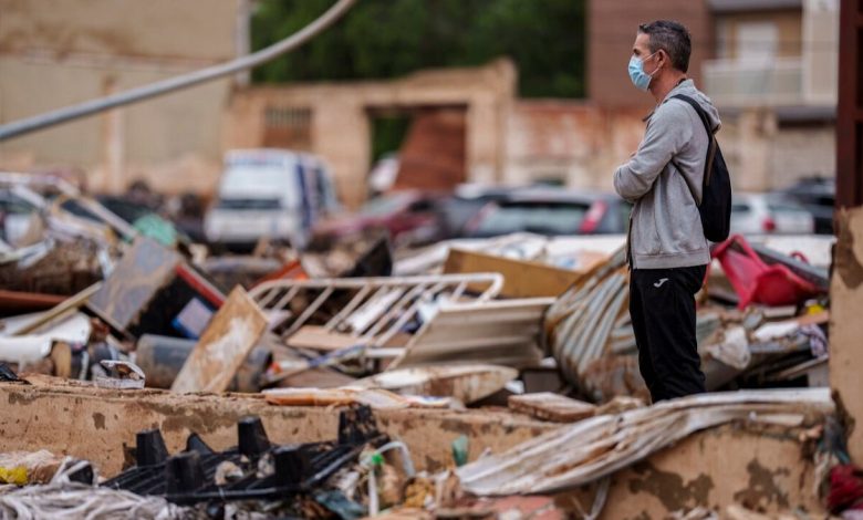 Feeling abandoned after historic floods, Valencians press on with cleanup effort