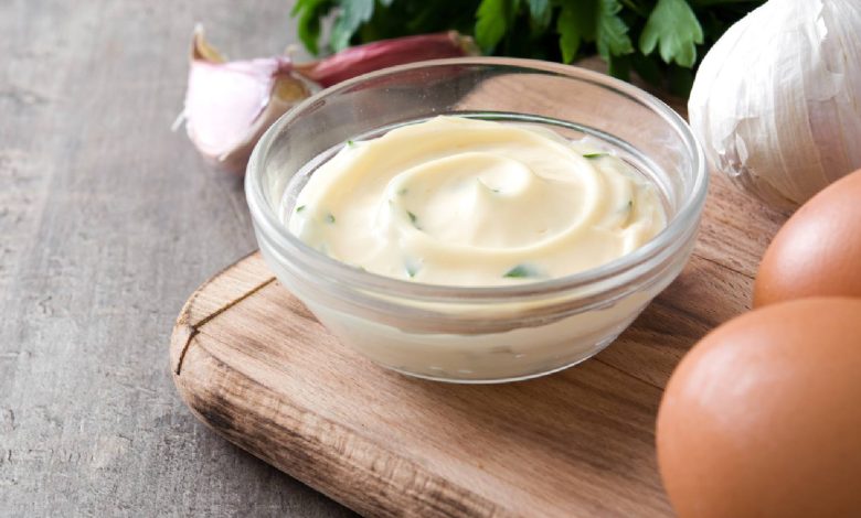 Mayonnaise with raw eggs