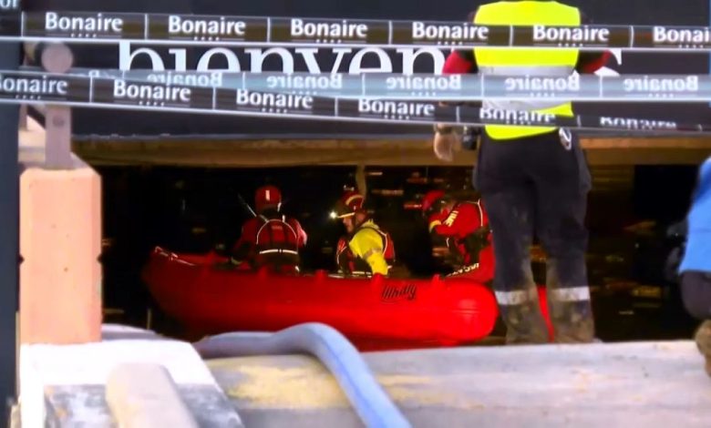 Rescue teams drain underground garages in search for missing people in Valencia