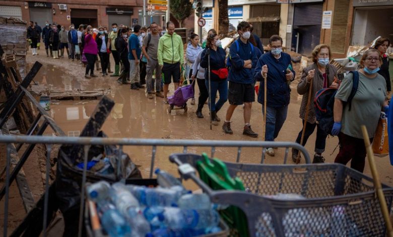 Spain's government approves €10.6 billion relief package for flood victims