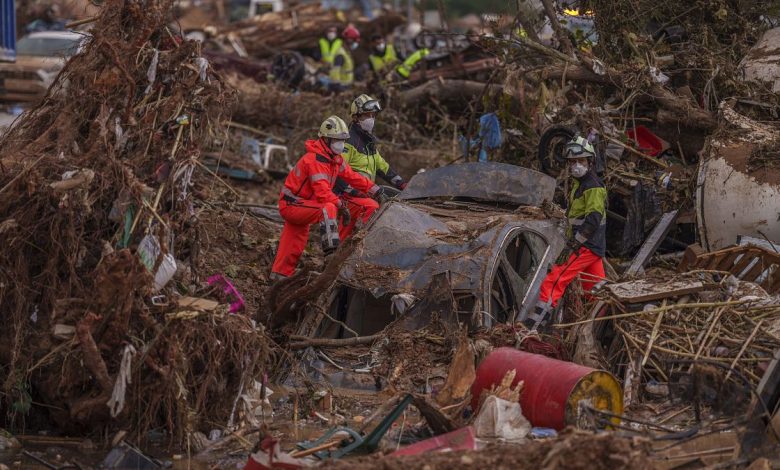 Valencia government rules out resignations as anger grows over Spain flood response