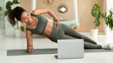 A 30-Minute Core and Glutes Workout to Move Better in Your Daily Life