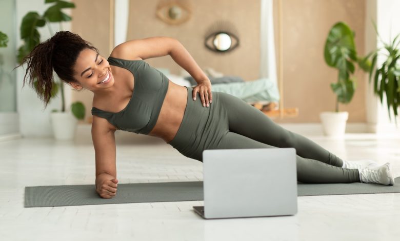 A 30-Minute Core and Glutes Workout to Move Better in Your Daily Life