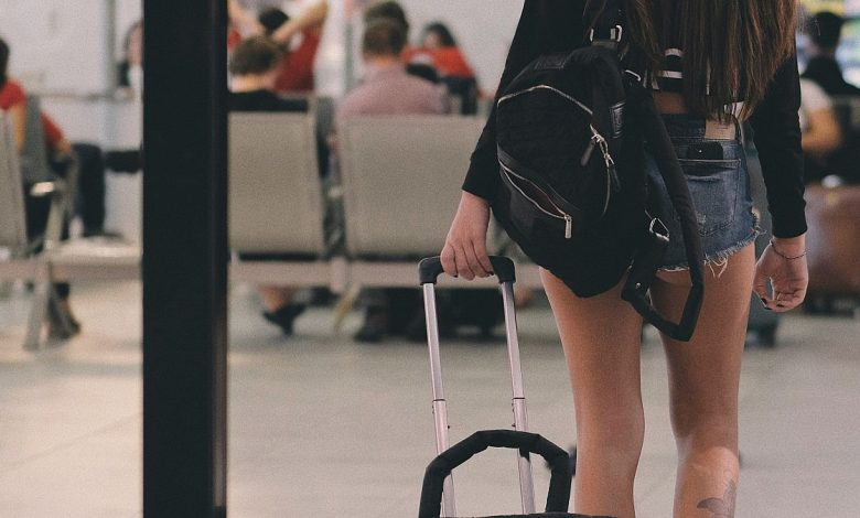 Bare feet, obscene t-shirts and body art: Watch out for these dress code violations on flights