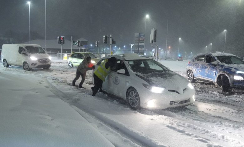 Heavy snowfall causes airport closures in the UK