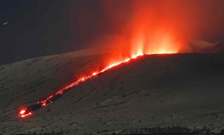 Mount Etna volcanic eruption: Is it still safe to travel to Sicily and are flights cancelled?