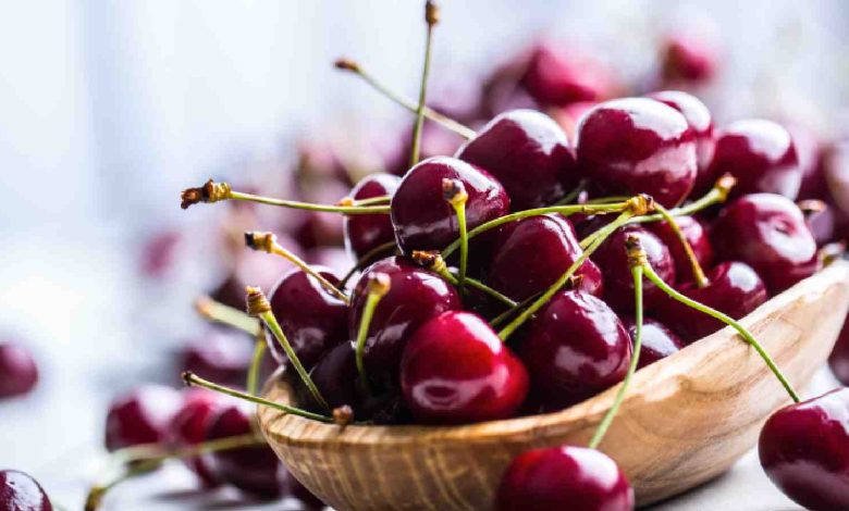 4 important cherry benefits for skin including acne prevention, radiant glow