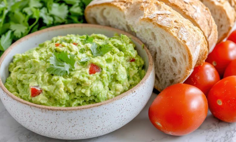 Make guacamole in just 5 minutes! Easy recipe for a high protein avocado dip